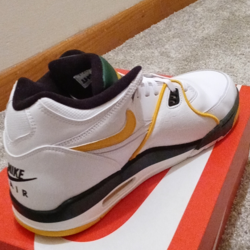 Nike - Picture 3 of 4